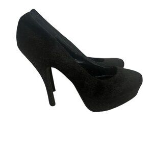 Fahrenheit Women’s Imitation Cow Skin Black with glitter heel Shoe. Size: 9.